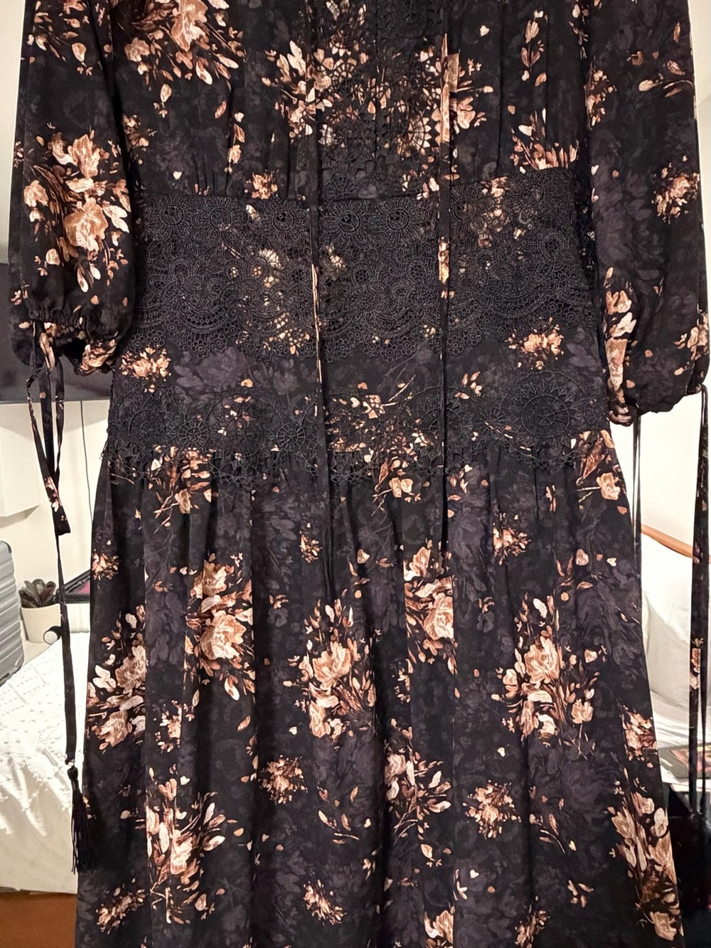 Dainty Jewell Black Floral